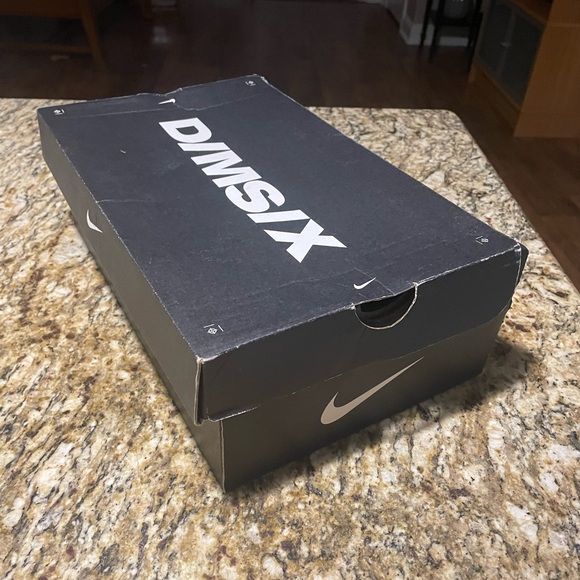 Women’s Nike React Vision Siren Red Workout Sneakers - Picture 12 of 12